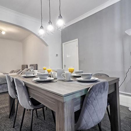 Beautiful Spacious Four Bedroom House With Parking For 2 Cars, 5 Minute Walk To Southend Station מראה חיצוני תמונה