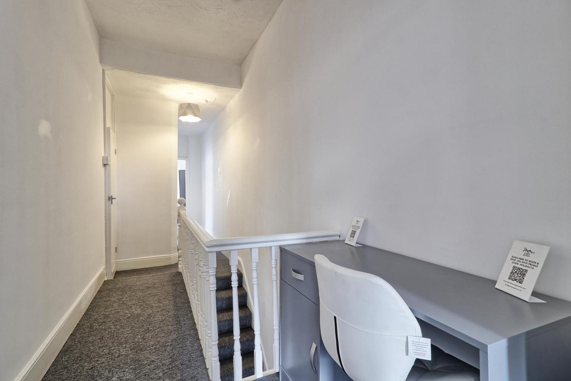 Beautiful Spacious Four Bedroom House With Parking For 2 Cars, 5 Minute Walk To Southend Station מראה חיצוני תמונה