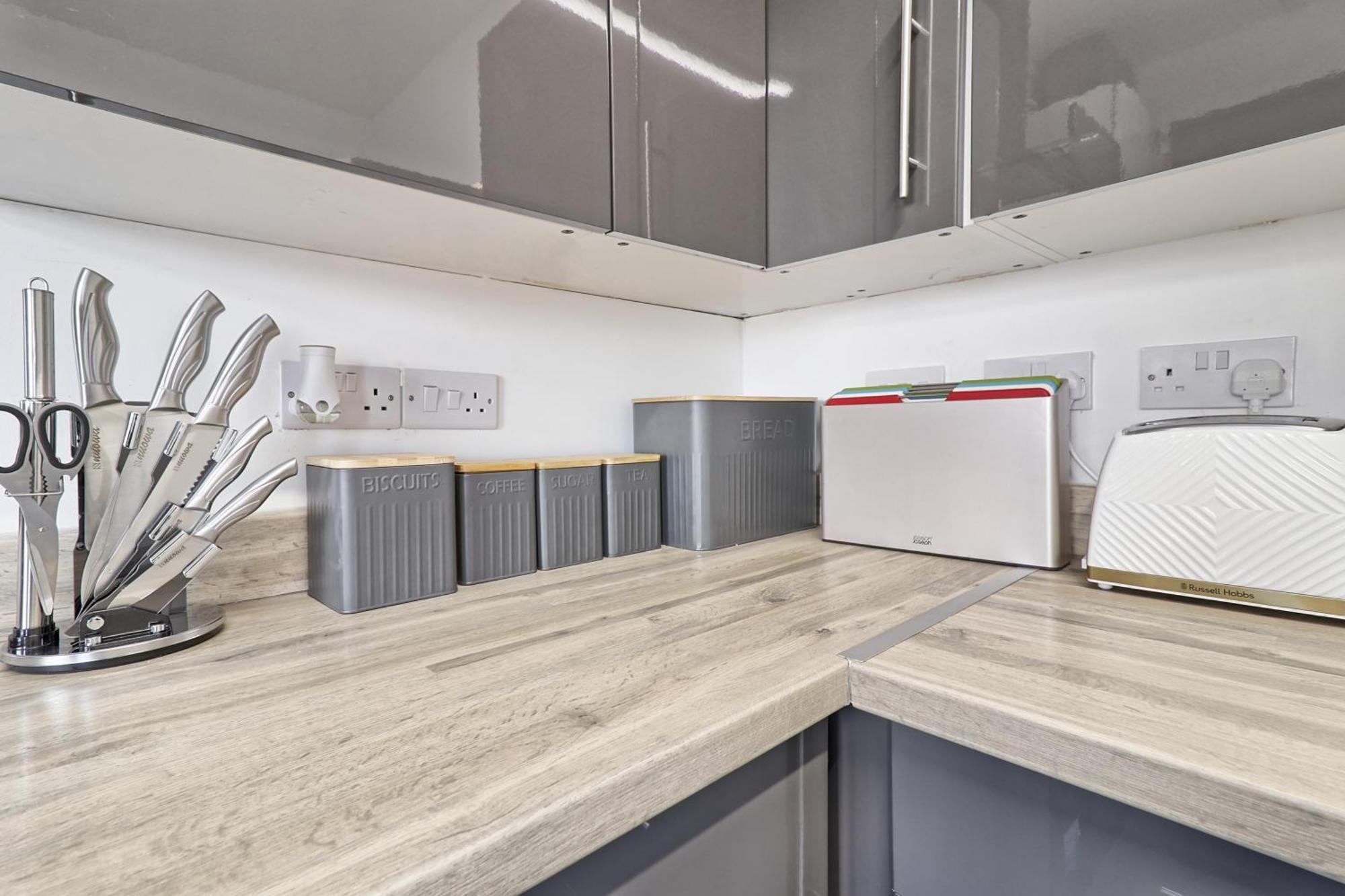 Beautiful Spacious Four Bedroom House With Parking For 2 Cars, 5 Minute Walk To Southend Station מראה חיצוני תמונה