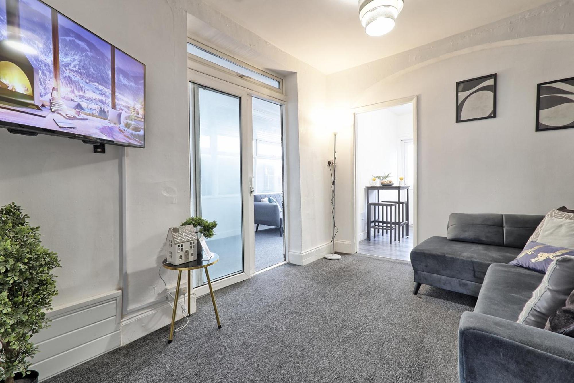 Beautiful Spacious Four Bedroom House With Parking For 2 Cars, 5 Minute Walk To Southend Station מראה חיצוני תמונה