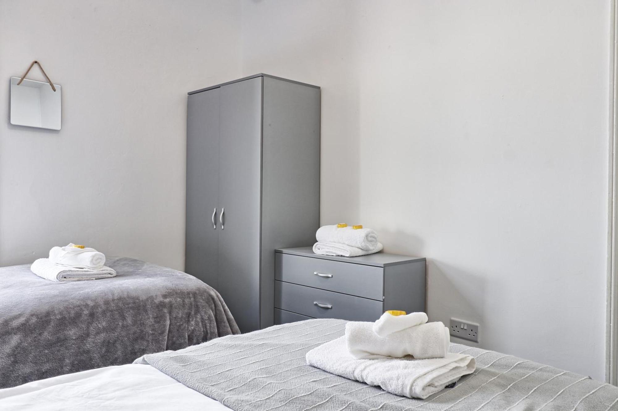 Beautiful Spacious Four Bedroom House With Parking For 2 Cars, 5 Minute Walk To Southend Station מראה חיצוני תמונה