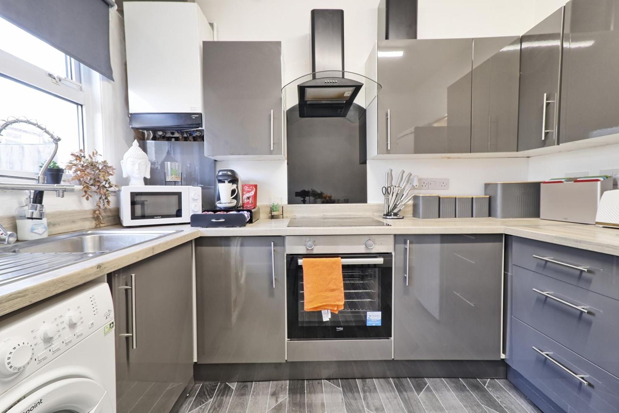 Beautiful Spacious Four Bedroom House With Parking For 2 Cars, 5 Minute Walk To Southend Station מראה חיצוני תמונה