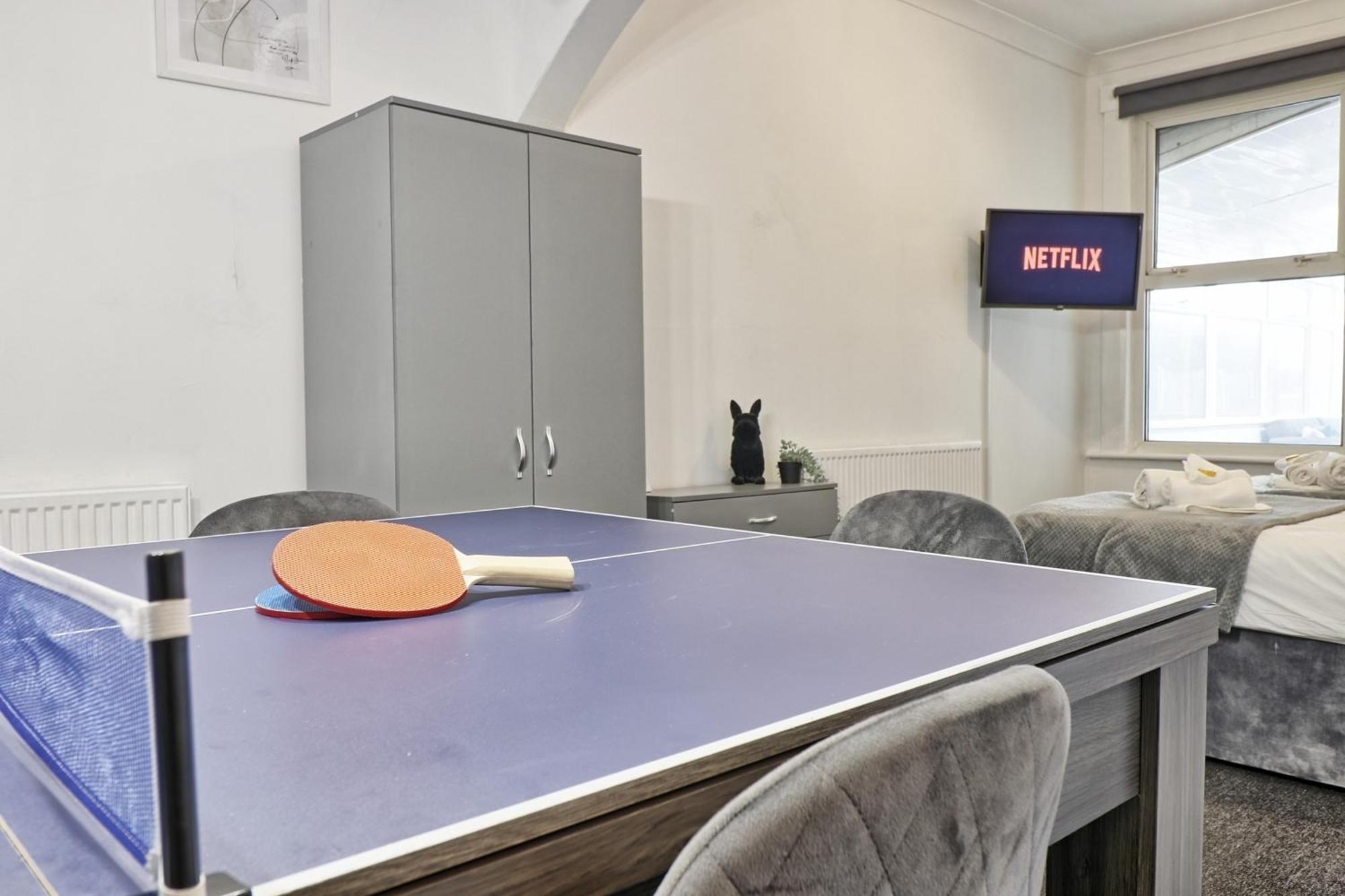 Beautiful Spacious Four Bedroom House With Parking For 2 Cars, 5 Minute Walk To Southend Station מראה חיצוני תמונה