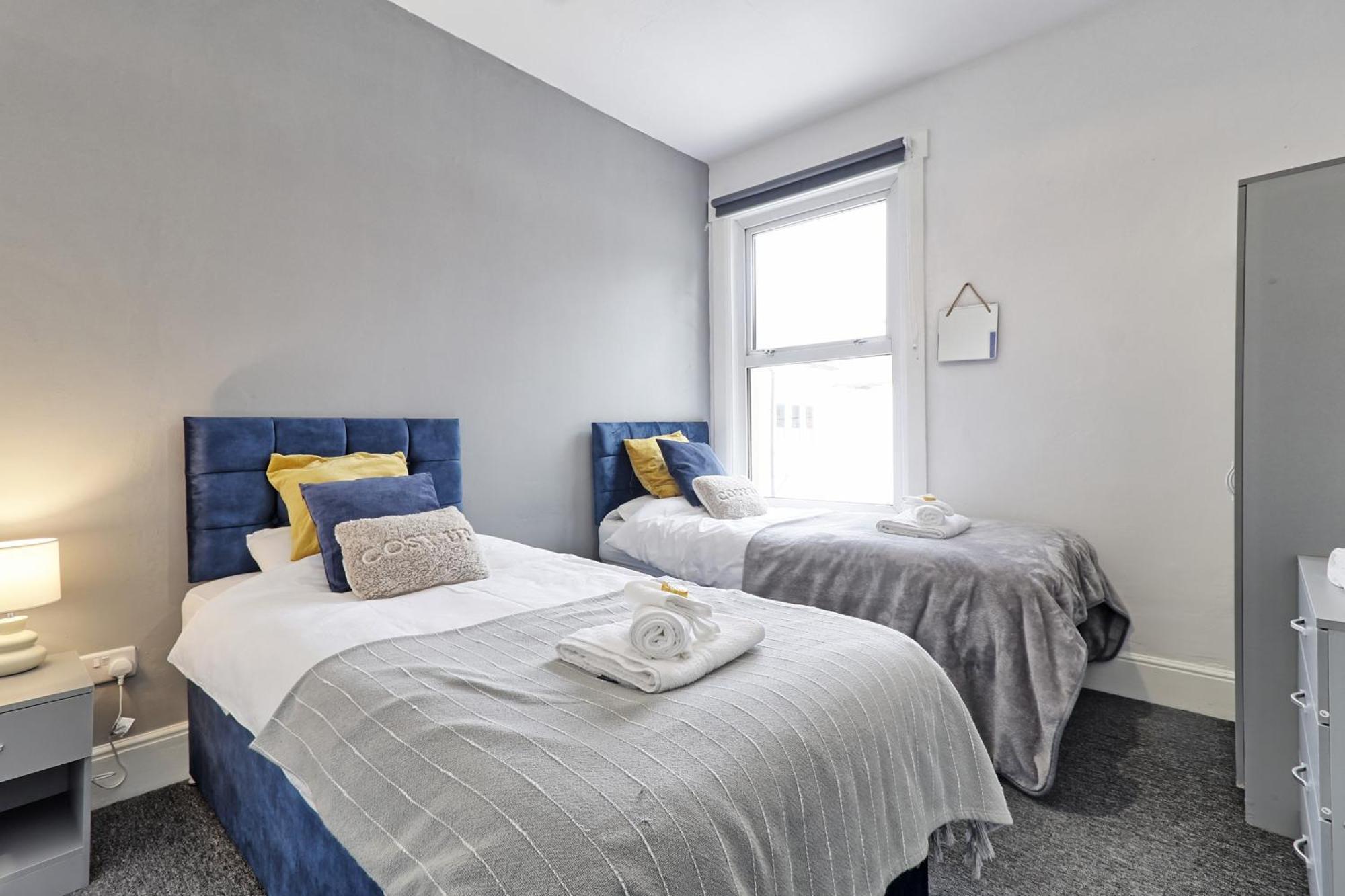 Beautiful Spacious Four Bedroom House With Parking For 2 Cars, 5 Minute Walk To Southend Station מראה חיצוני תמונה