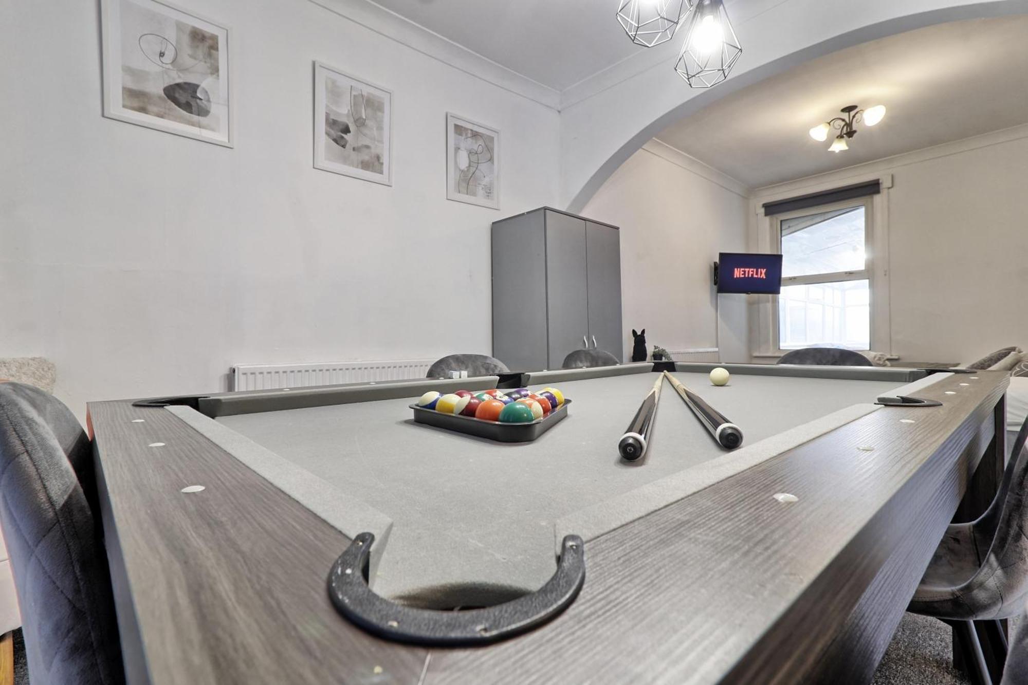 Beautiful Spacious Four Bedroom House With Parking For 2 Cars, 5 Minute Walk To Southend Station מראה חיצוני תמונה