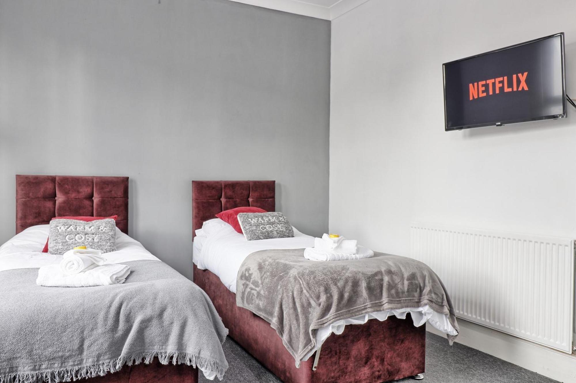 Beautiful Spacious Four Bedroom House With Parking For 2 Cars, 5 Minute Walk To Southend Station מראה חיצוני תמונה