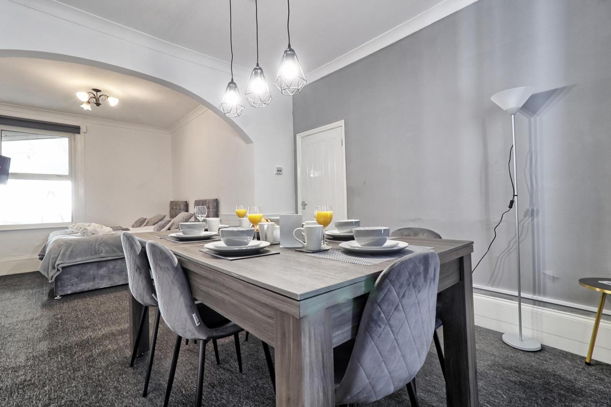 Beautiful Spacious Four Bedroom House With Parking For 2 Cars, 5 Minute Walk To Southend Station מראה חיצוני תמונה